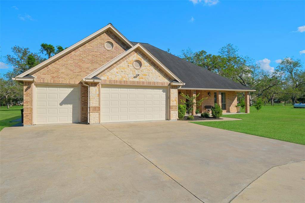 Wharton, TX 77488,1102 Shady Creek DR