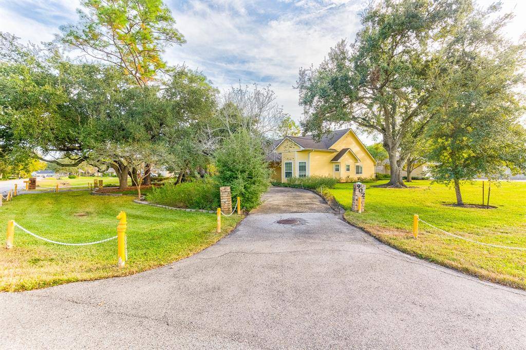 Friendswood, TX 77546,902 Layfair PL