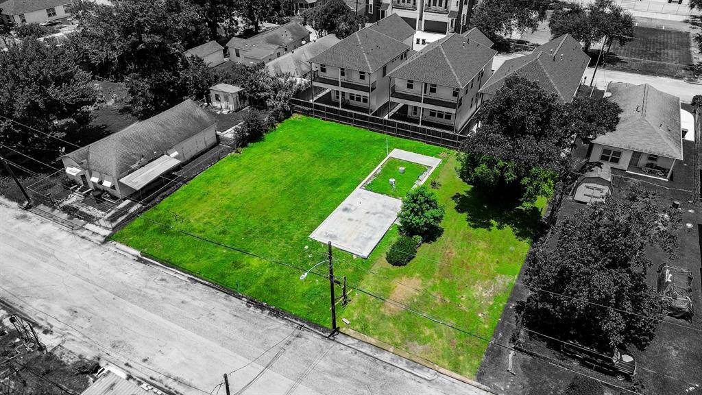 Houston, TX 77022,821 E 32nd A, B and C ST