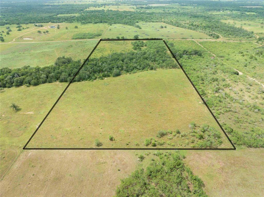 Flatonia, TX 78959,3374 Hunt LN