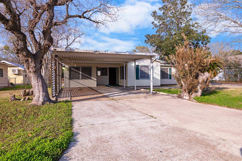 La Marque, TX 77568,512 Bluebonnet DR