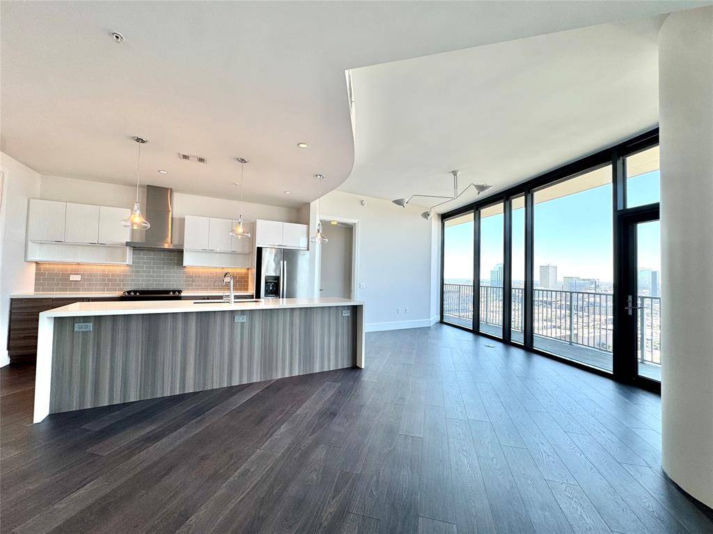 Houston, TX 77098,3333 Lake St DR #15C