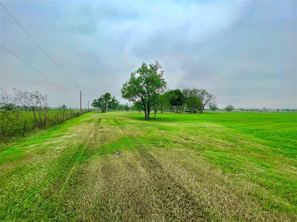 Angleton, TX 77515,330 FAIRWAY DR/CR 595