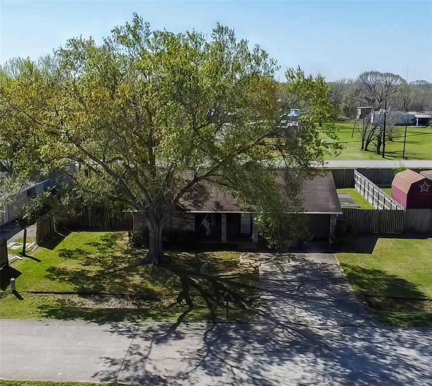 Highlands, TX 77562,2306 Heather ST