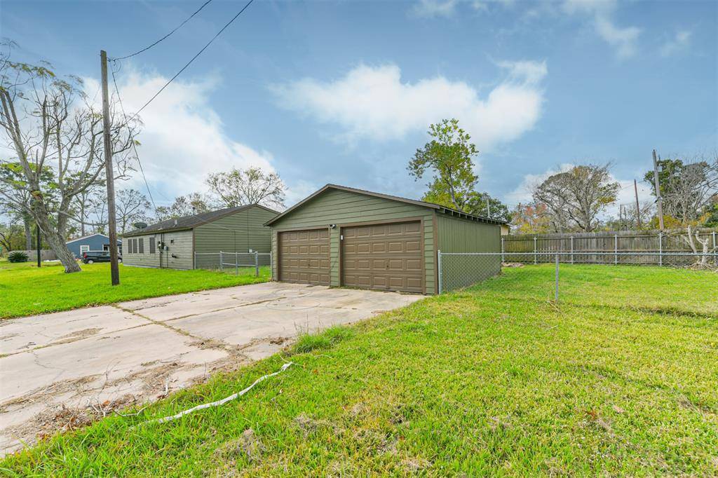 Angleton, TX 77515,749 Lorrain ST