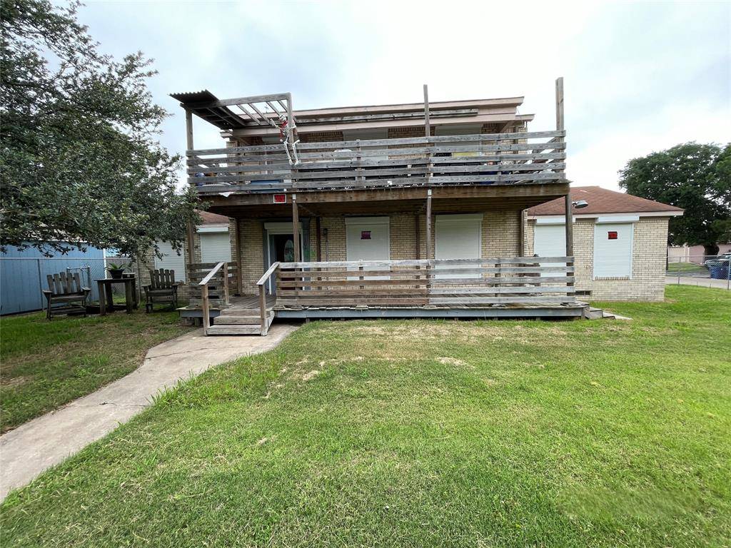 Texas City, TX 77590,104 12th AVE N