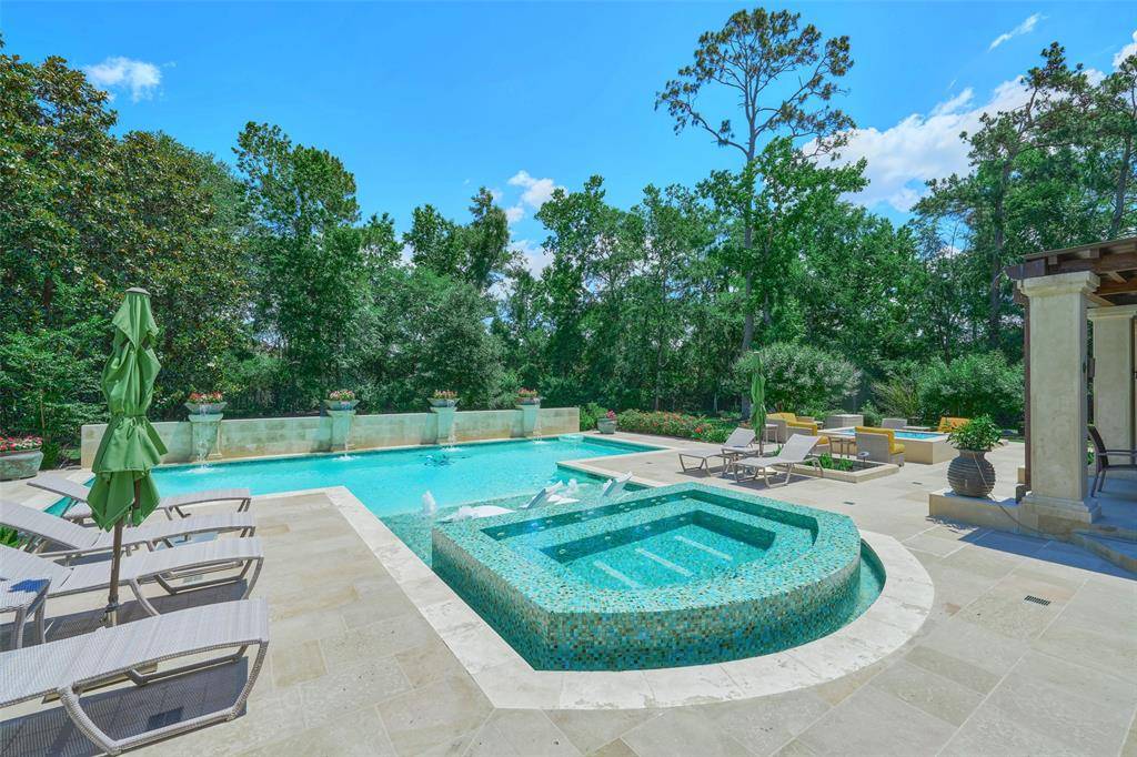 The Woodlands, TX 77382,2 Cluny CT