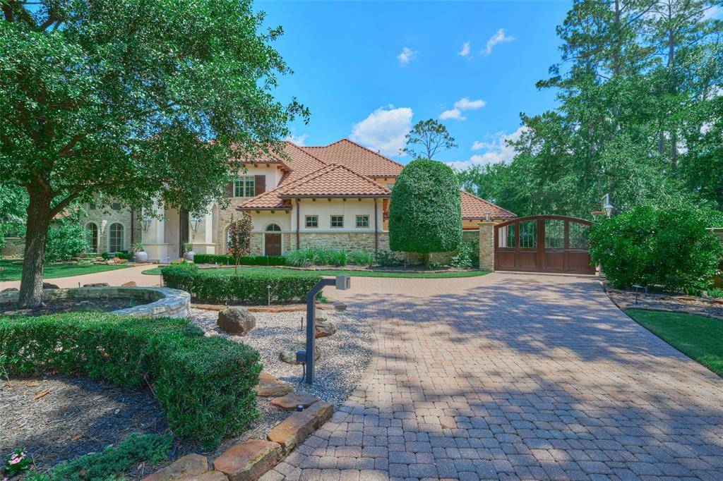 The Woodlands, TX 77382,2 Cluny CT