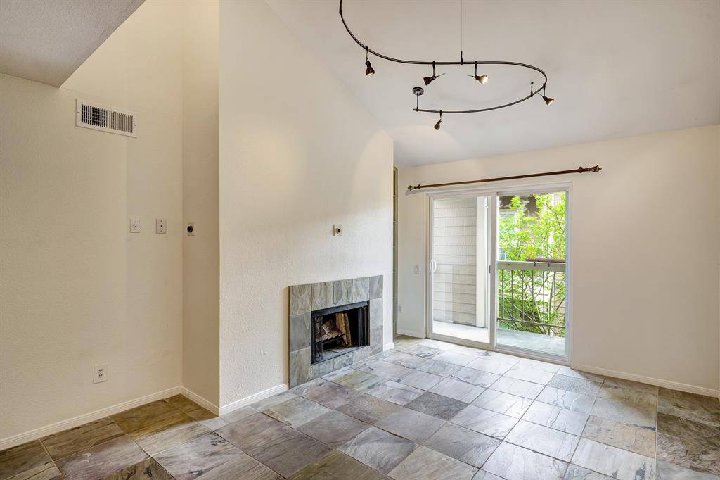 Houston, TX 77009,1860 White Oak DR #222
