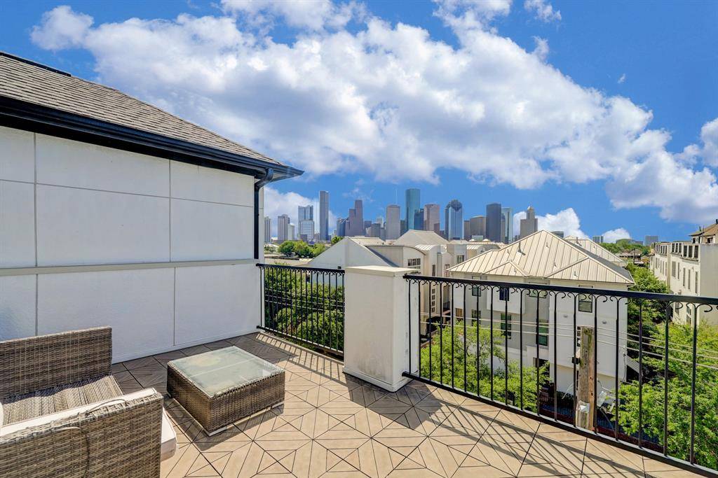 Houston, TX 77007,1822 Dart ST