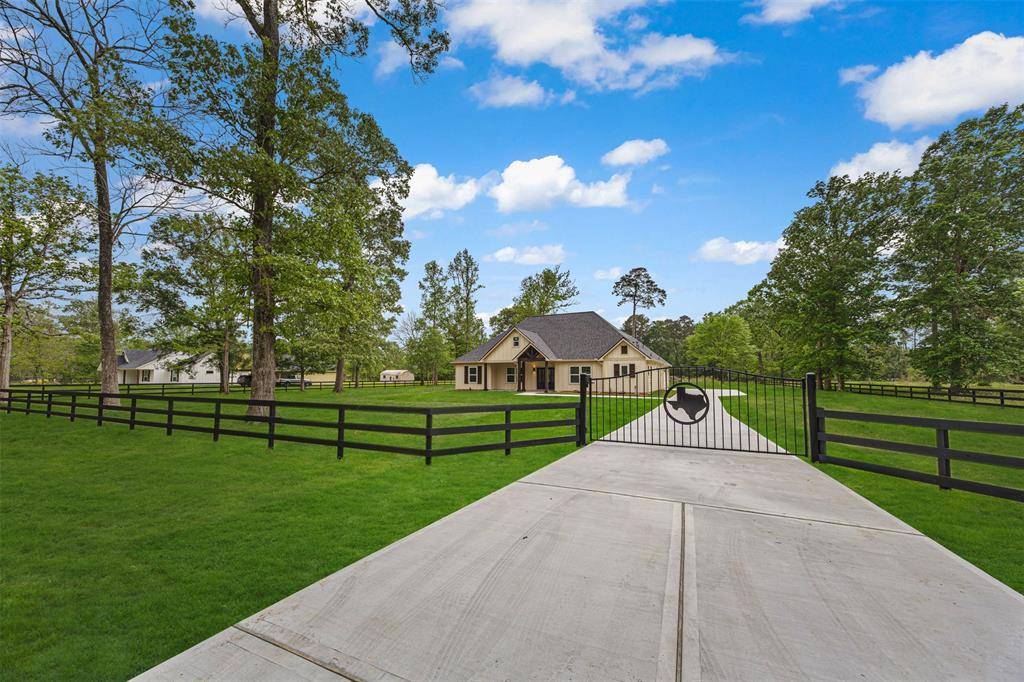 Dayton, TX 77535,692 County Road 6474