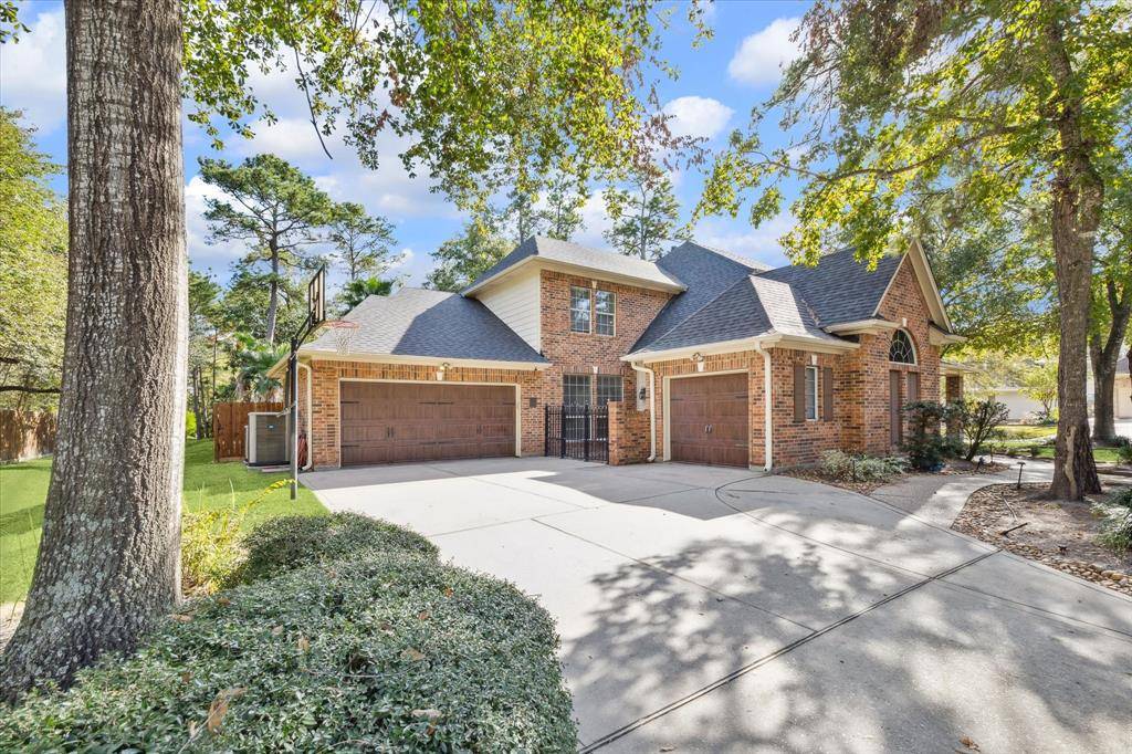 The Woodlands, TX 77381,2 Great Laurel CT