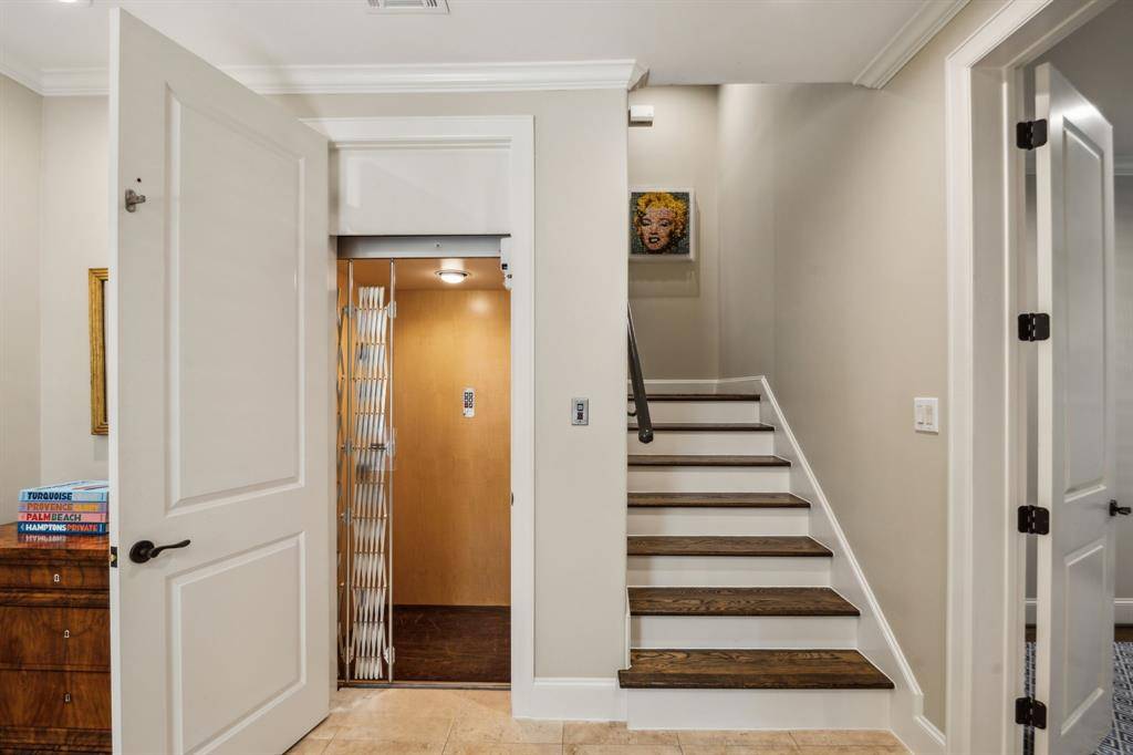Houston, TX 77027,3202 Mid LN
