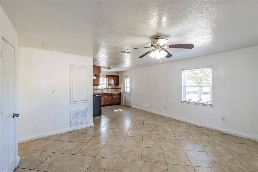Willis, TX 77378,711 W Marlin ST