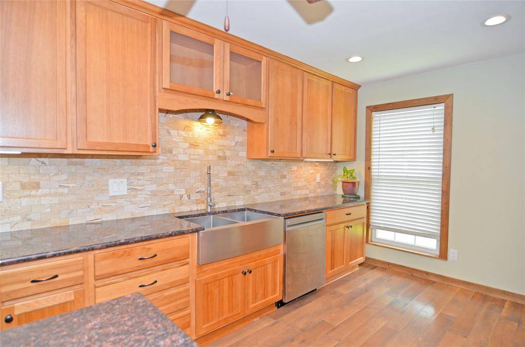La Porte, TX 77571,11731 Bowie DR