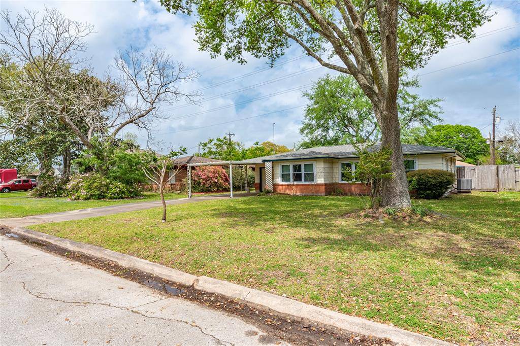 La Marque, TX 77568,2902 Patricia ST