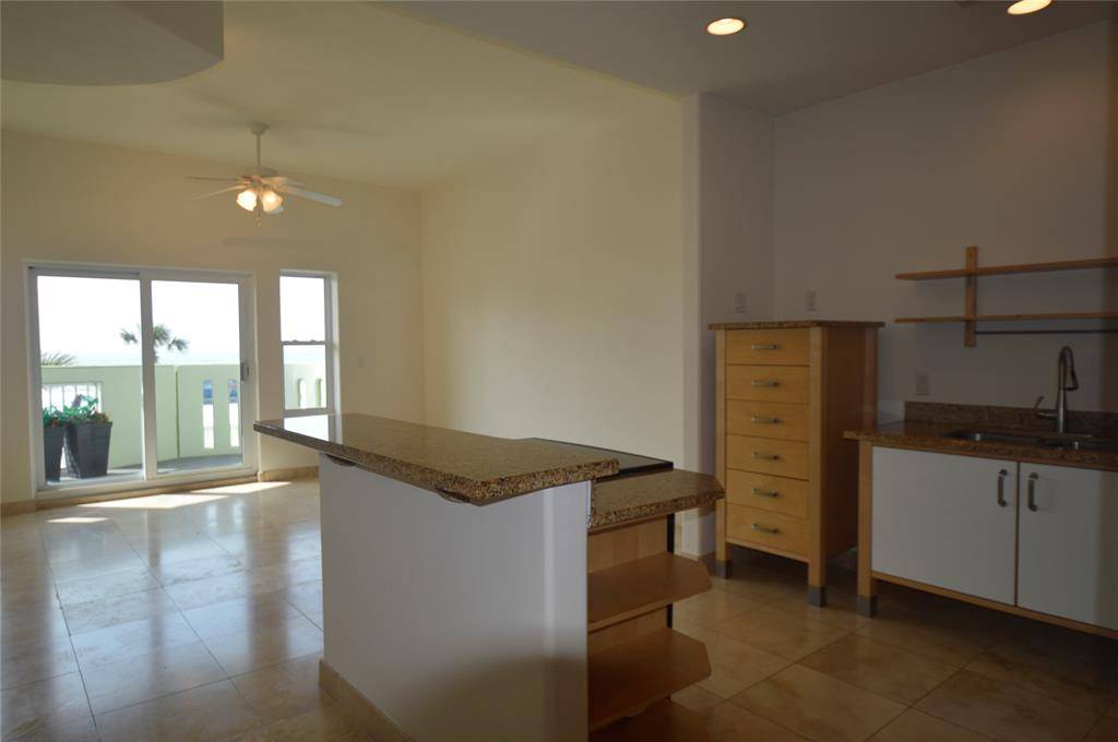 Galveston, TX 77554,9420 Seawall BLVD #305