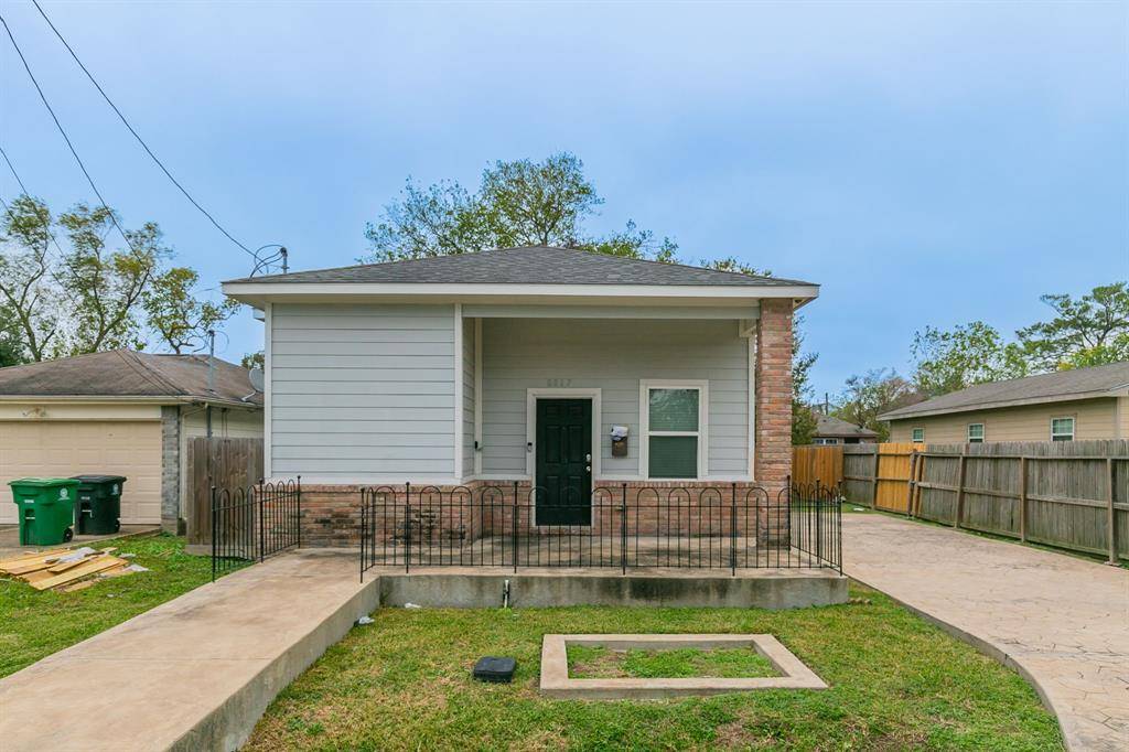 Houston, TX 77051,8017 Comal ST