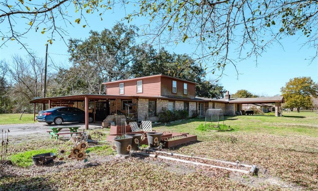 Anahuac, TX 77514,800 Oak ST