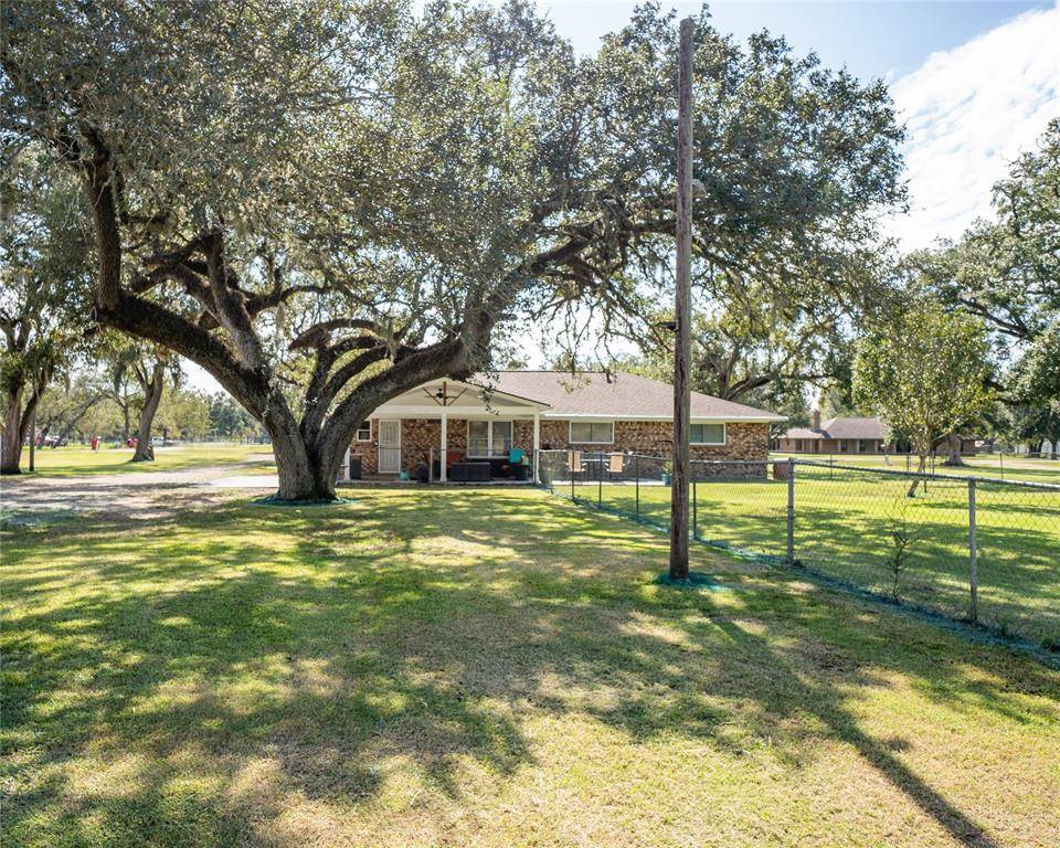 Van Vleck, TX 77482,14 E kingswood ST E #14