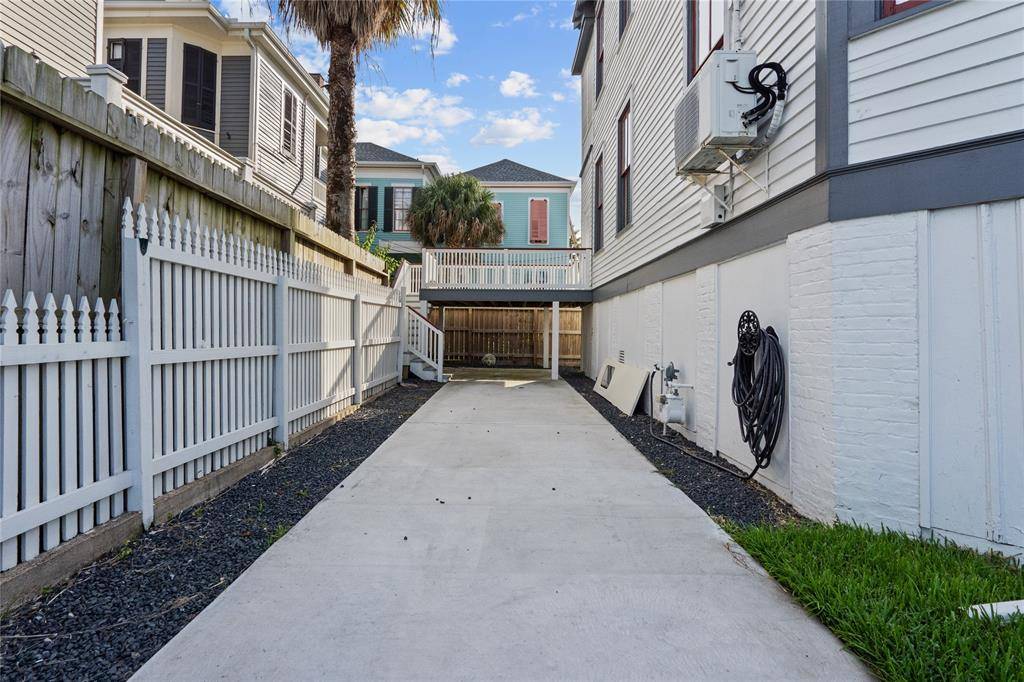 Galveston, TX 77550,313 14th ST