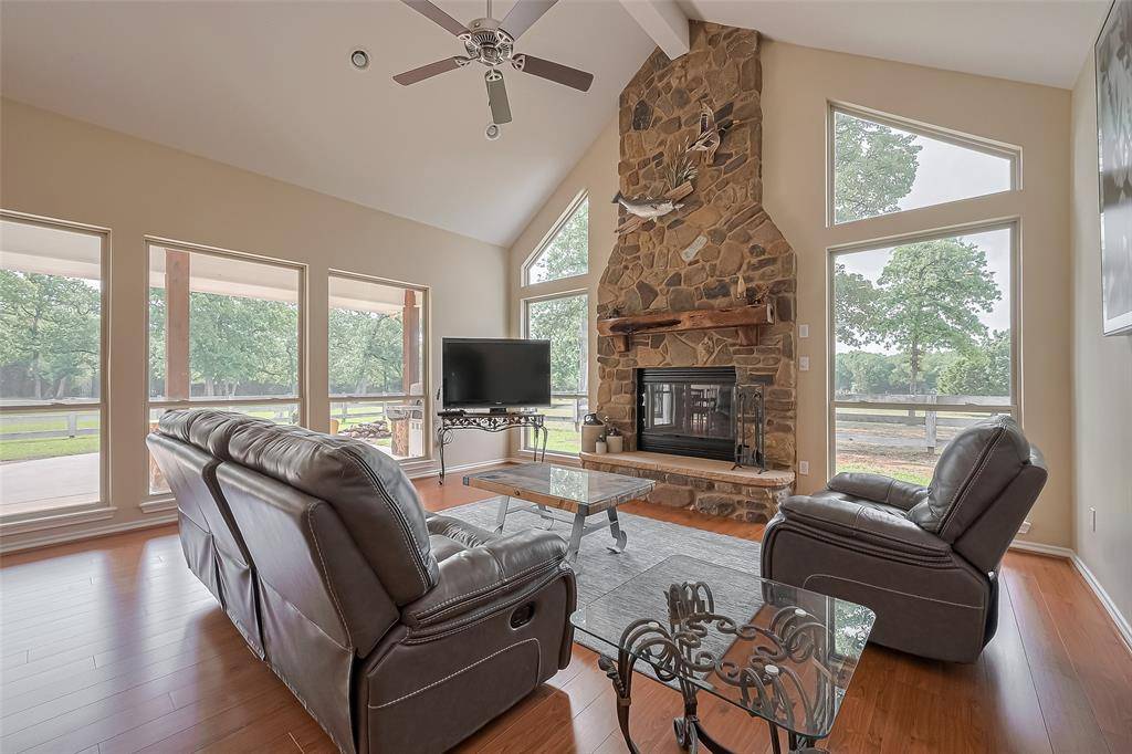 Weimar, TX 78962,1309 County Road 2103