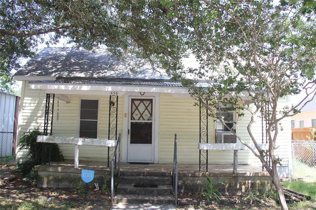 Giddings, TX 78942,650 S Leon ST