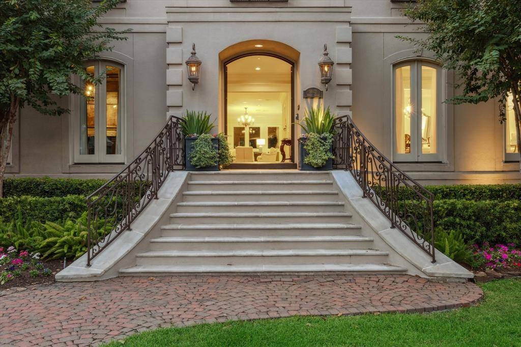 Houston, TX 77056,5602 Indian CIR