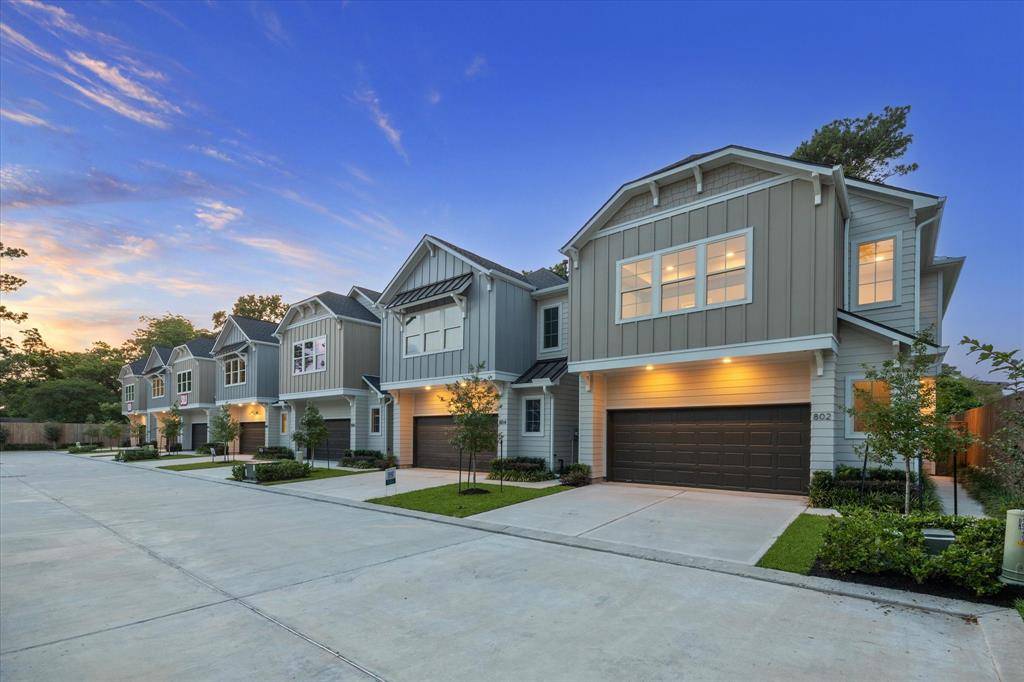 Houston, TX 77018,802 Glowing Dawn DR