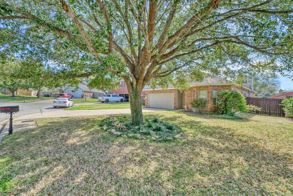 Brenham, TX 77833,1102 Walnut Bend