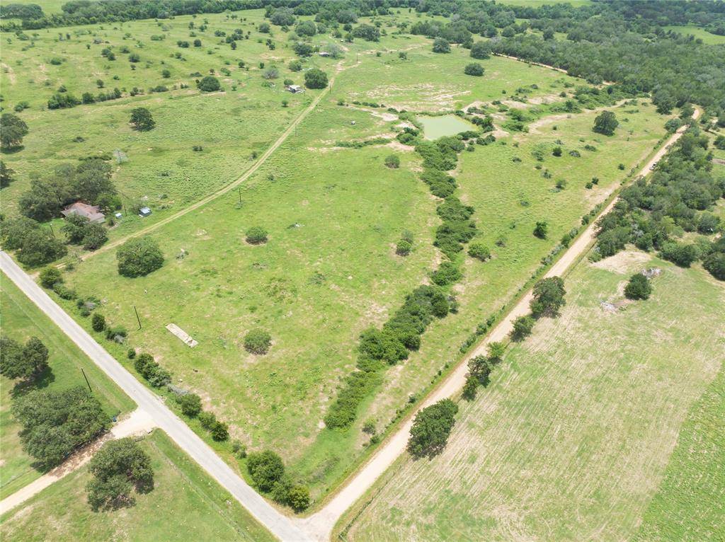 Hallettsville, TX 77964,2337 CR 214