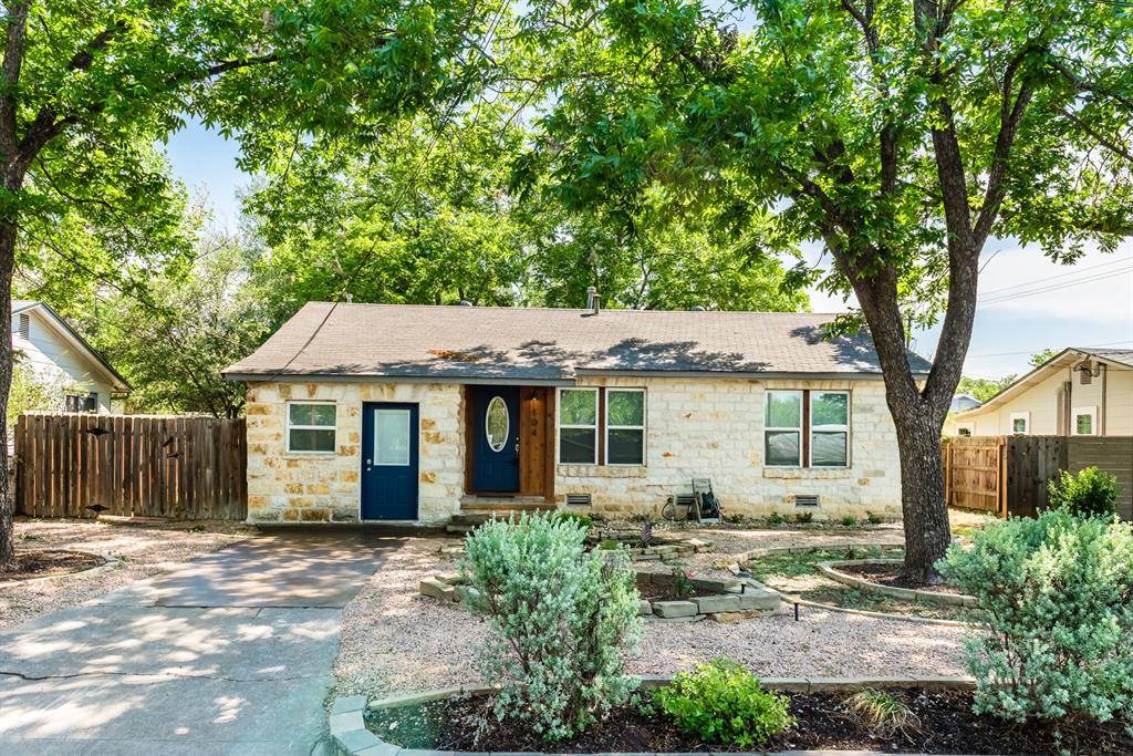 Fredericksburg, TX 78624,104 W Mulberry ST