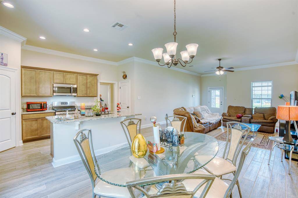 Bridge City, TX 77611,211 Zachary LN