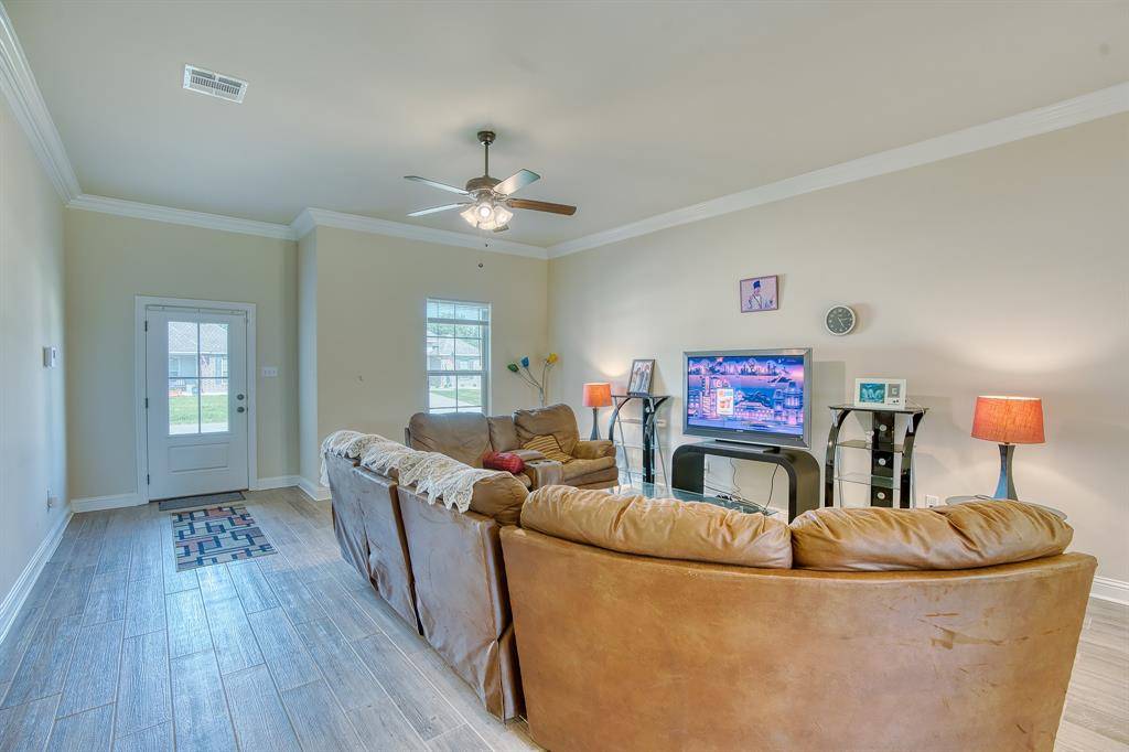 Bridge City, TX 77611,211 Zachary LN