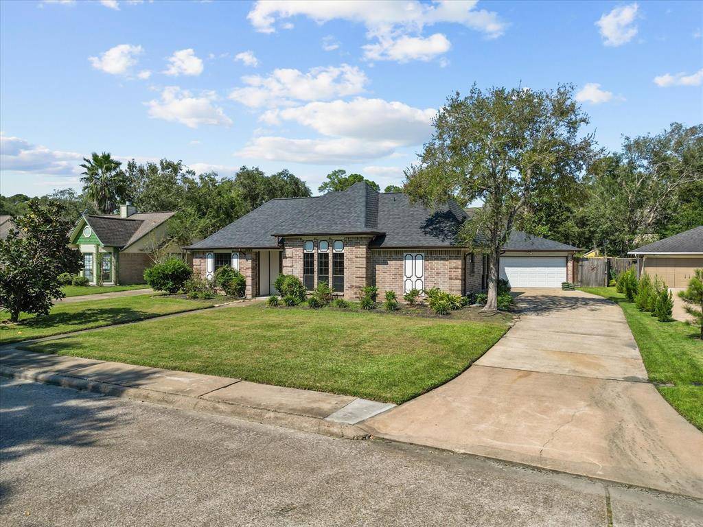 Dickinson, TX 77539,613 Olde Oaks DR