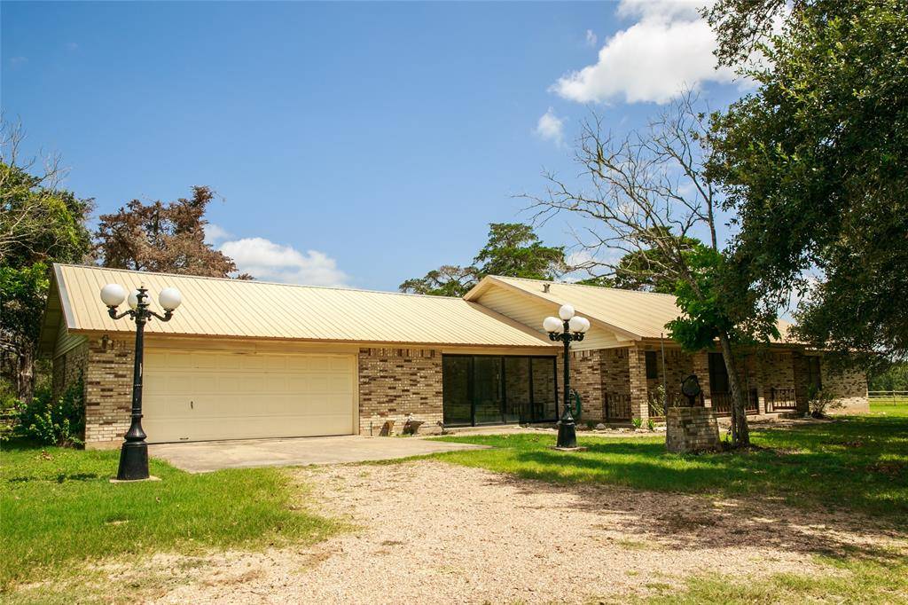 Carmine, TX 78932,13150 Schoenemann RD