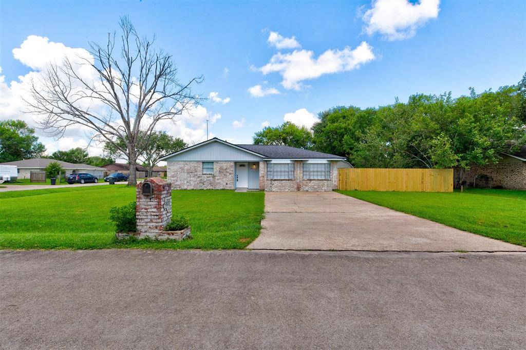 Highlands, TX 77562,8511 Honeysuckle ST