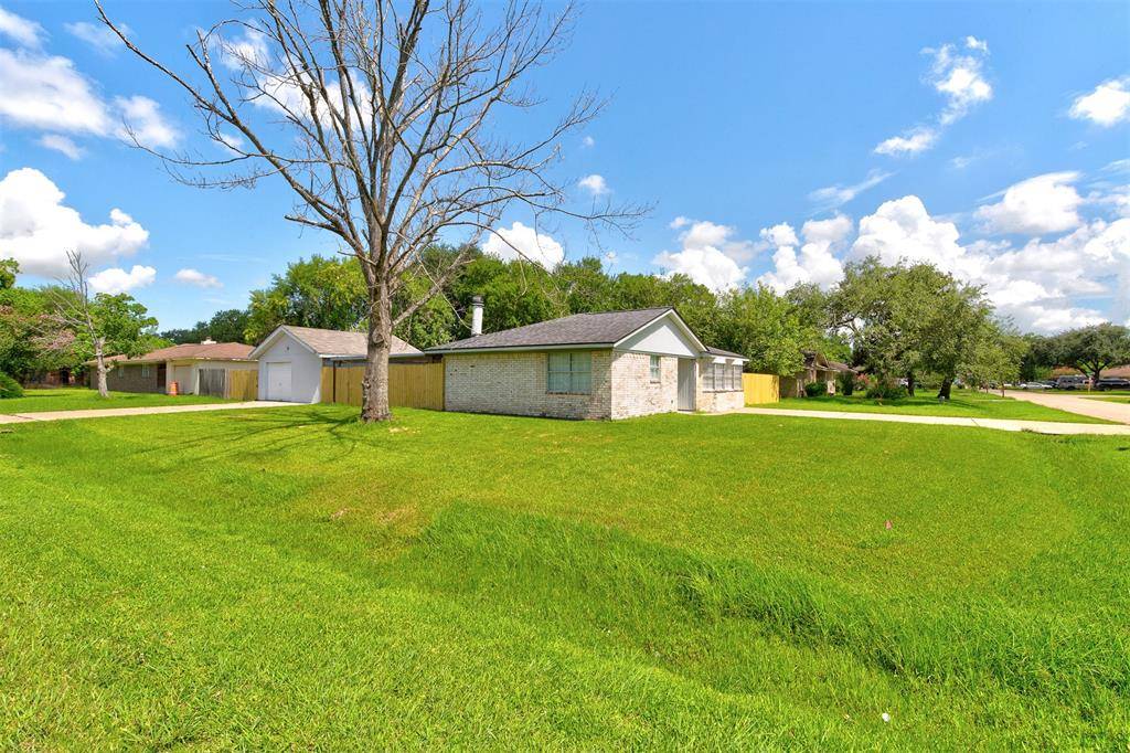 Highlands, TX 77562,8511 Honeysuckle ST