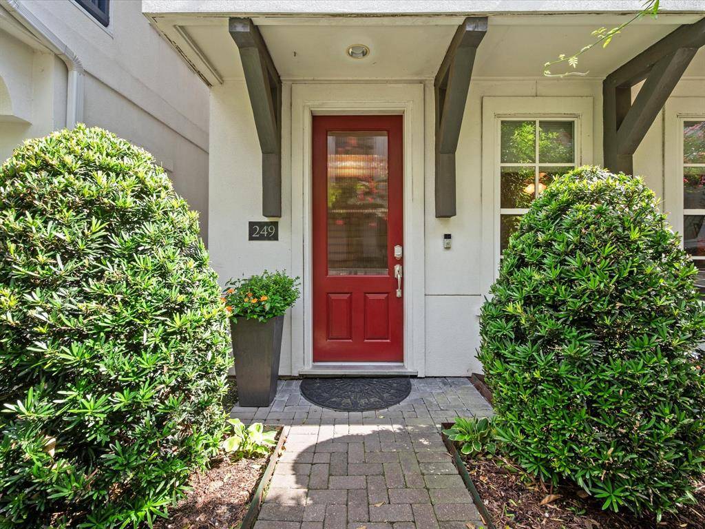 Houston, TX 77008,249 E 27th ST