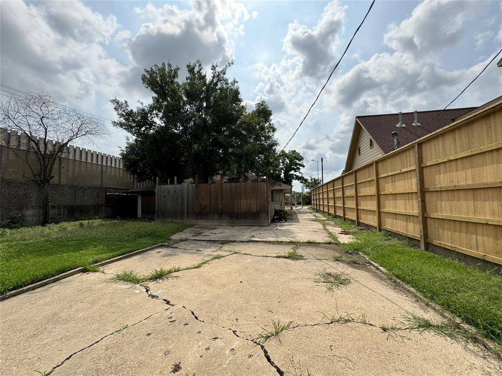 Houston, TX 77098,3319 Bammel LN