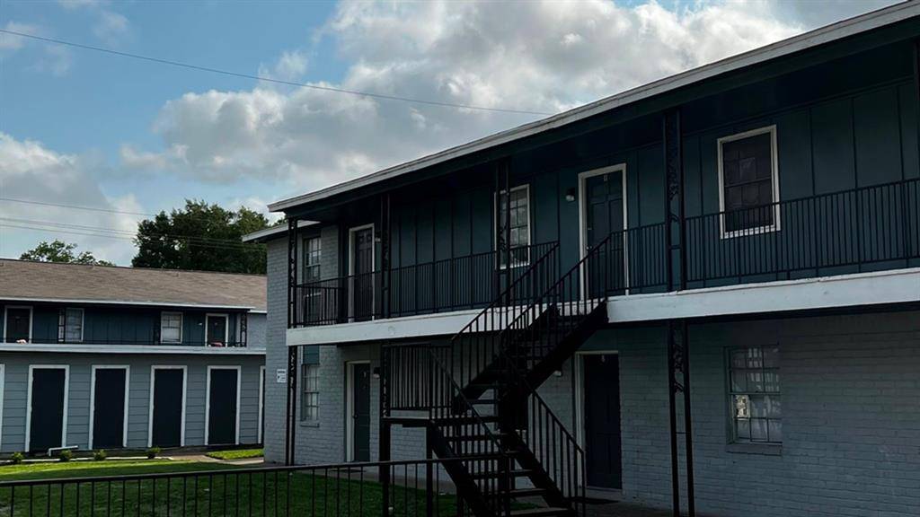Houston, TX 77060,427 Hollyvale DR #10
