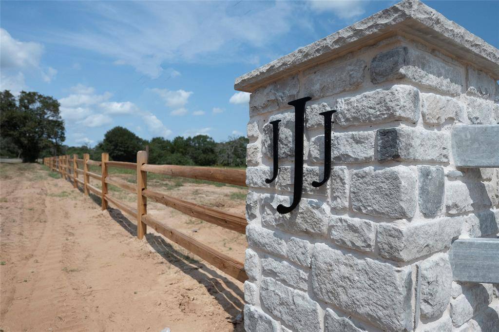 Bellville, TX 77418,133 Bellwood Lake Lane
