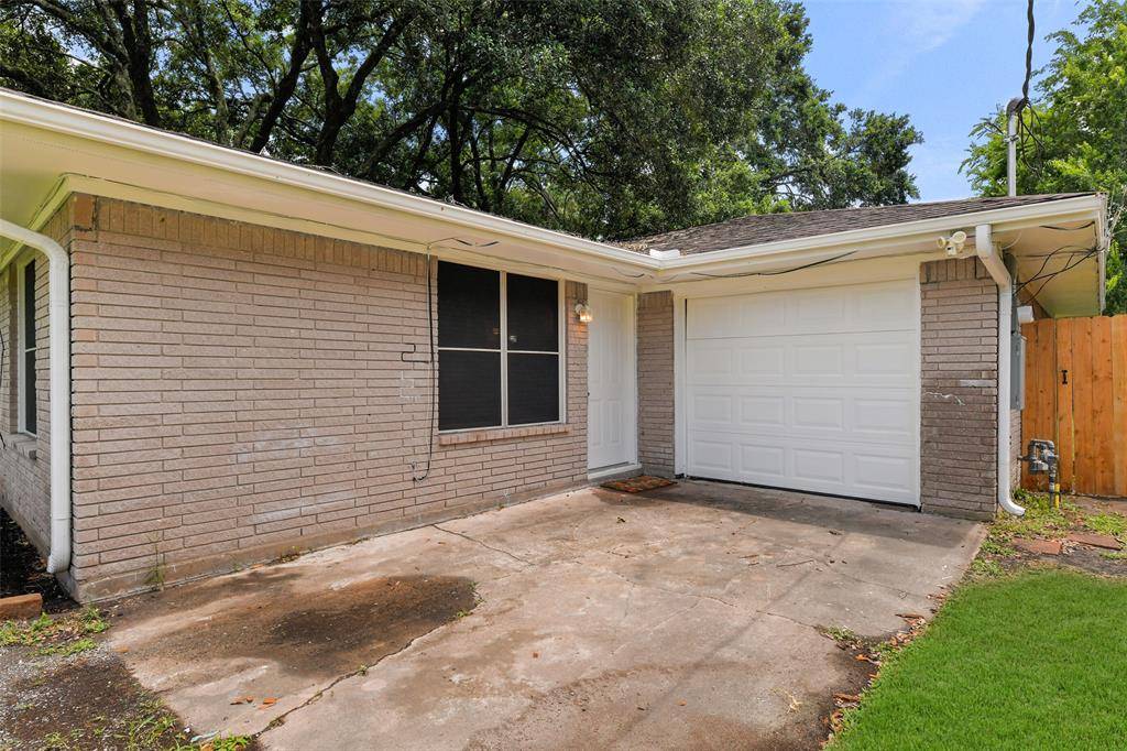 Alvin, TX 77511,1819 W Blum ST