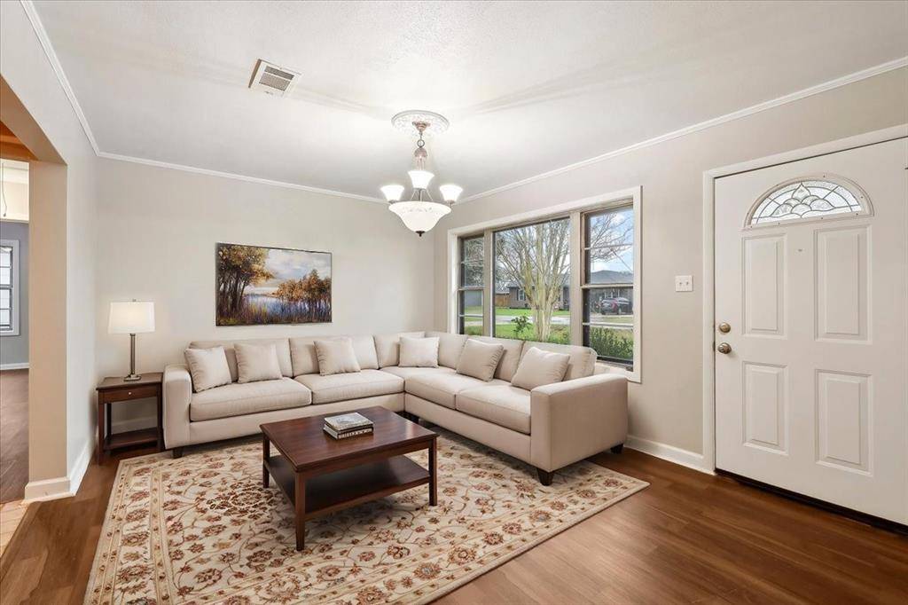 Nederland, TX 77627,623 S 8th ST