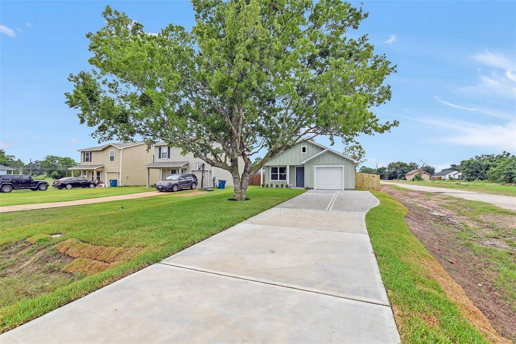 Hempstead, TX 77445,405 3RD ST