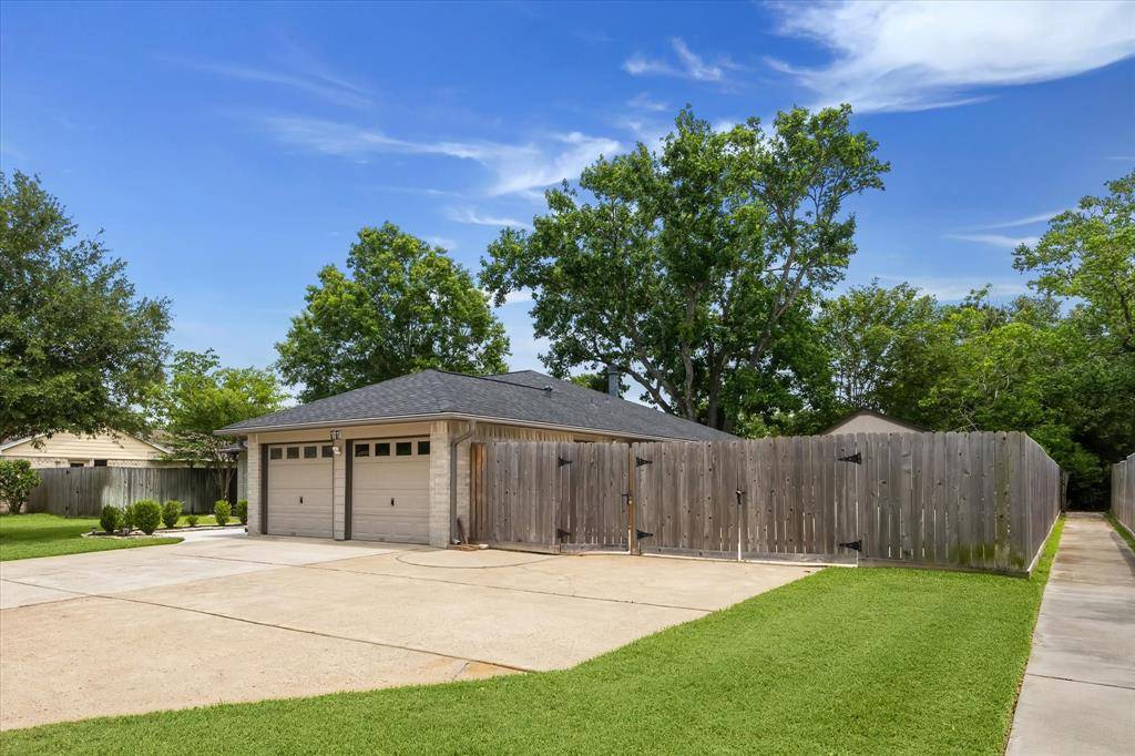 Friendswood, TX 77546,1018 W Castlewood AVE