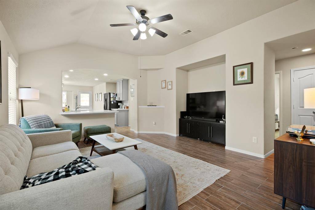 Dickinson, TX 77539,901 Bentwood CV