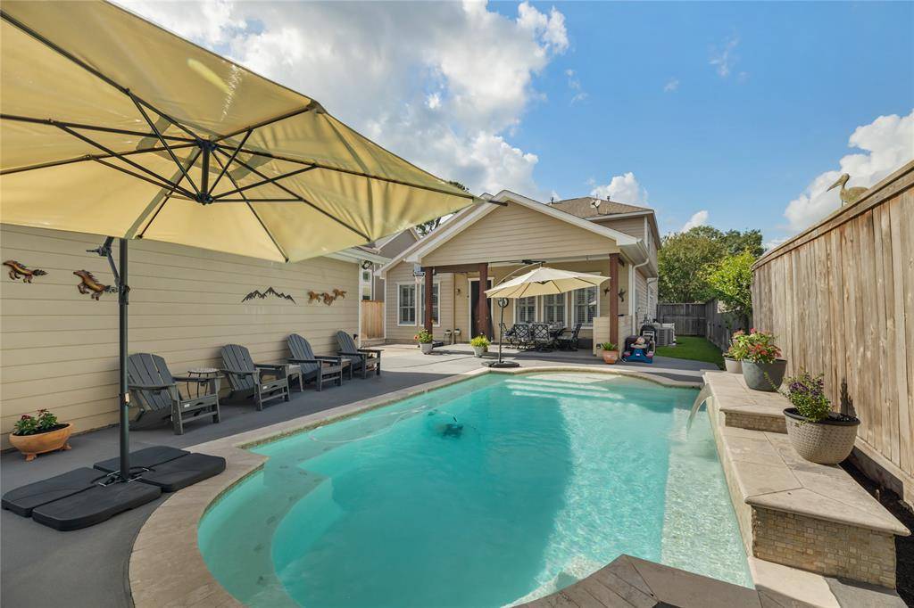 Houston, TX 77018,983 W 42nd ST