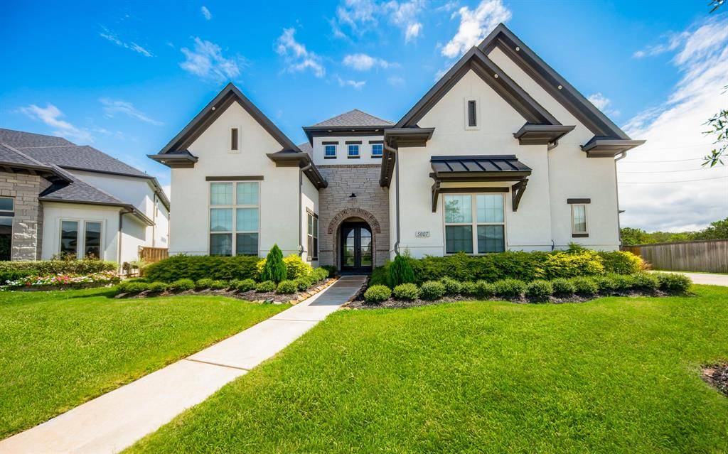 Sugar Land, TX 77479,5807 Aramburo LN