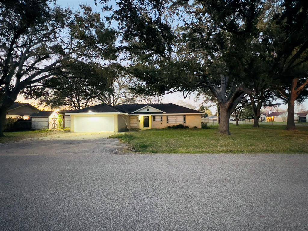 Alvin, TX 77511,419 E Dumble ST